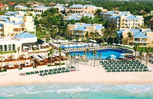 Tohoku Villa | The One Bedroom Deluxxe features one bedroom with a king-size bed and in-room TV