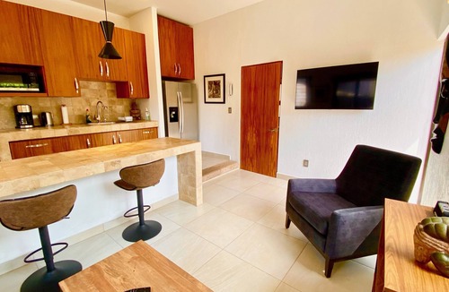 San Antonio Tlayacapan House | 1 Bdrm Guest House -Walk to Everything -Bikes-Gym-Pickleball Court-Golf Cart