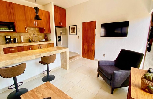 San Antonio Tlayacapan House | 1 Bed Guesthouse - Bikes - Patio - Gym - Pickleball Court - Golf Cart - Scooters