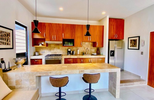 San Antonio Tlayacapan House | 1 Bed Guesthouse - Bikes - Patio - Gym - Pickleball Court - Golf Cart - Scooters