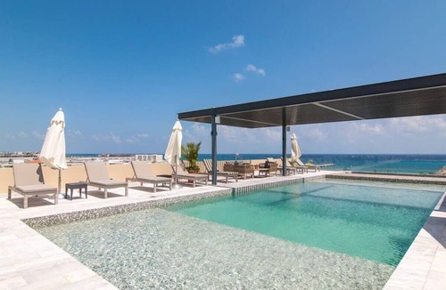 Downtown Condo | 1 Block to Beach, Oceanview Rooftop Pools & Lounge