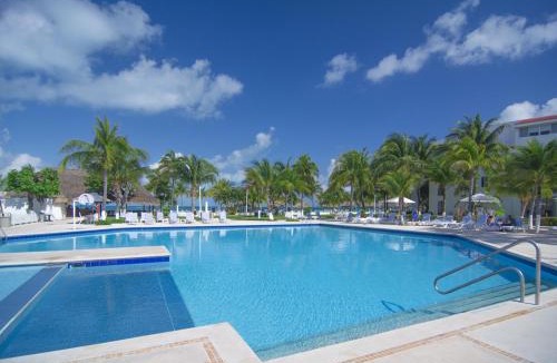 Punta Cancun Apartment | 1BDR Amazing Beachfront Condo in Cancun Hotel Zone