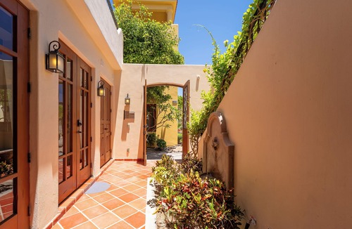 Nopolo House | 2 bed, 2 bath Tower view BBQ AV174