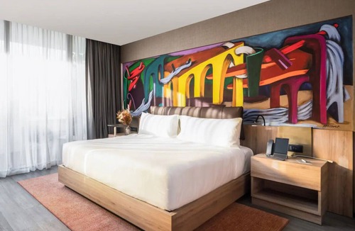 Hipodromo Hotel | 2 Units | Pet-Friendly Paradise | Explore El Pendulo with Your Furry Friend