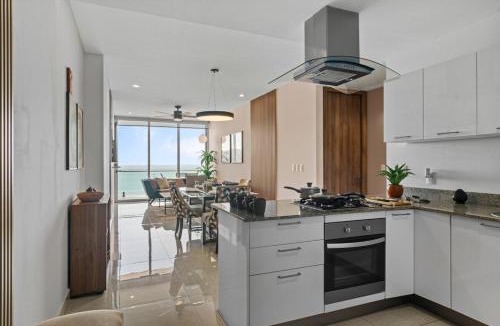 Zona Dorada Apartment | 24K Propiedades 15th Floor Camino al Mar Beach Front King Bed
