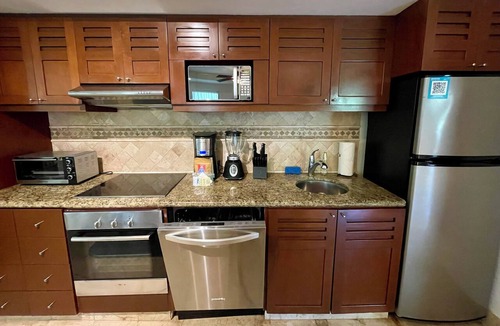 Downtown Apartment | 2BR Kobah 1 Block to Beach & 5th - Pool+Gym