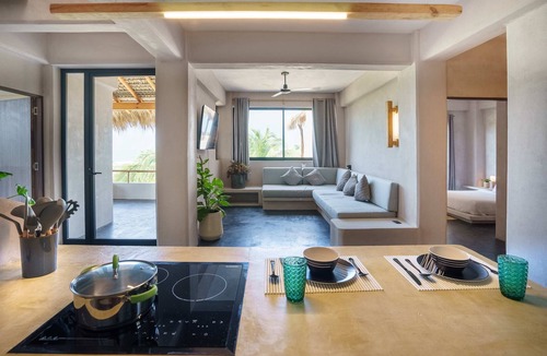 Santa Maria Apartment | 2BR Penthouse Private Roof Deck AC Daily Clean