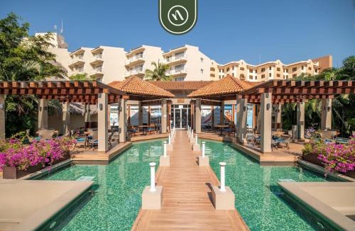 Flamingos House | 3BR Condo in the Krystal Grand Hotel - Beach