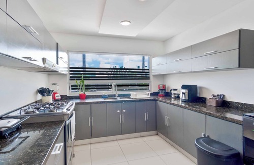 Cancun House | 4-bedroom house with private pool in a safe community with 24/7 security