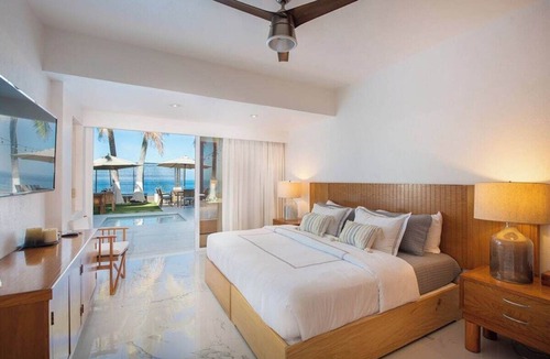 Colonia 5 de Diciembre House | 4 Bedroom Luxury Beach House Fully Staffed w/Pool & Jacuzzi walk to Boardwalk