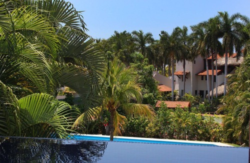 Zihuatanejo Condo | 5 Star Mexican Retreat at the Residencias on Playa La Ropa.