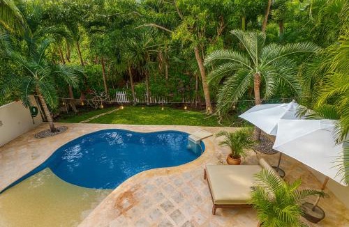 Puerto Aventuras Villa | 7BR Private Jacuzzi & Pool Villa Sleeps 16 Walk to Beach Lagoon and Golf