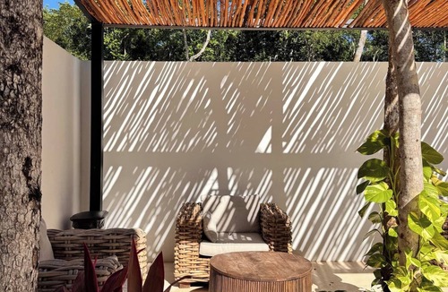 Tulum Condo | A Modern and cozy apartment in Ameli Tulum, surrounded by nature in Region 15. Enjoy the pool, peaceful common areas, and a stylish space designed for relaxation. Perfect for couples or travelers seeking comfort and a chic Tulum experience.