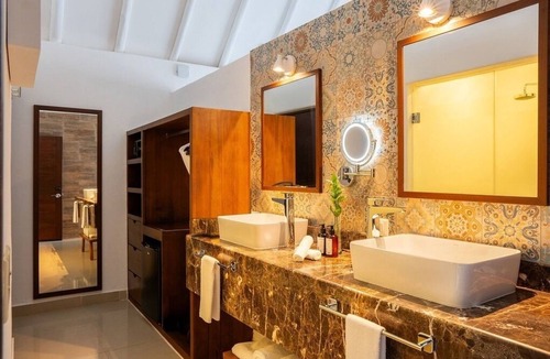Villa Juarez Hotel | ALL-INCLUSIVE Adults Luxury Oceanview Suite, Free Transfer & Daily Hydrotherapy