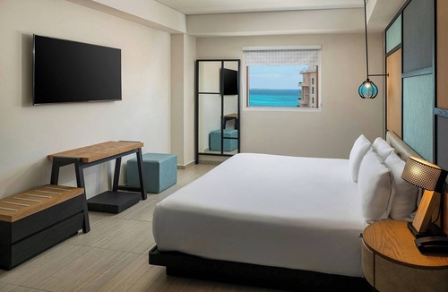 Punta Cancun Hotel | Aloft by Marriott Cancun