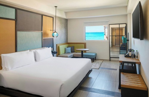 Punta Cancun Hotel | Aloft by Marriott Cancun