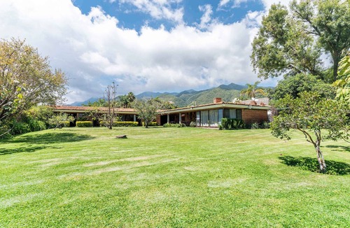 Ajijic Villa | ANANA Casa SK | Lakeside Villa with Garden, Jacuzzi & Lake Views