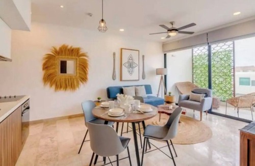 Zazil-ha Apartment | Bahay Condos 1-3 min walk to beach & 5th Av !Stylish 2-bdr apartment. fast WiFi!