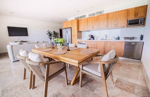 Playa Mujeres Apartment | Beach Club Access, Rooftop Infinity Pool & Jacuzzi