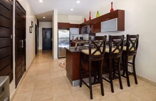 Downtown Condo | BEACHFRONT 2 Bd 2 Bath Condo, Discounted Rates with Ocean View at El Faro
