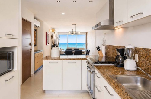 Puerto Juarez Apartment | Beachfront 3BR - Ocean View - 70m Pool - Cancun