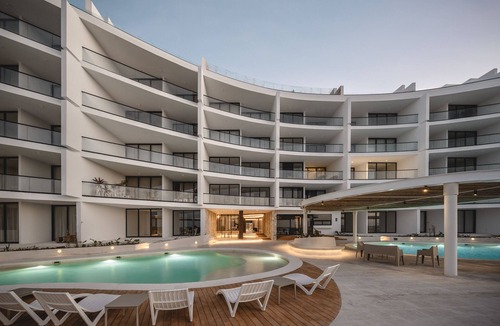 Miramar Condo | Beachfront 4BR Condo, Direct Beach Access, 3 Pools, SIELA Resort