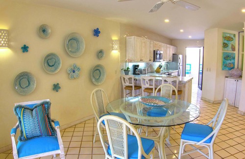 Centro Condo | Beachfront Condo · Patio, Fire Pit & Ocean Views