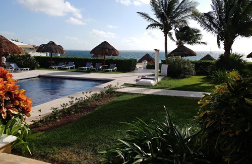 Puerto Morelos Condo | Beachfront Condo in Puerto Morelos with Pool