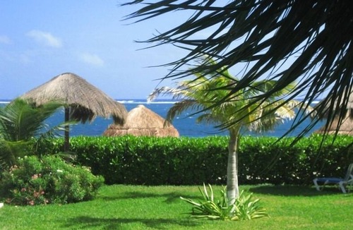 Puerto Morelos Condo | Beachfront Condo in Puerto Morelos with Pool