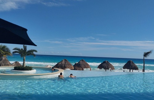 Punta Cancun Condo | Beachfront Luxury SkyVilla-Summer Sale up to 50% Off!