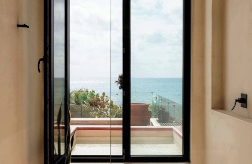 Zona Hotelera House | Beachfront Mansion - Wedding & Retreats Paradise
