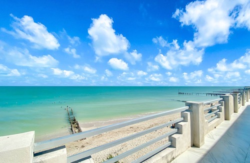 Chelem Condo | Beachfront Penthouse with pool and amazing views