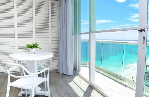 Zona Hotelera Apartment | Beachfront Studio Balcony Pool & Gym