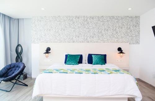 Zona Hotelera Apartment | Beachfront Studio Balcony Pool & Gym
