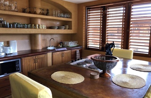 Zihuatanejo Condo | Beautiful 1 bedroom Condo above La Ropa Beach