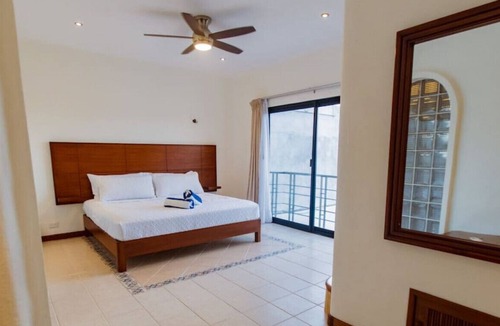 Luis Donaldo Colosio House | Beautiful 4-Floor House With Rooftop Sea View