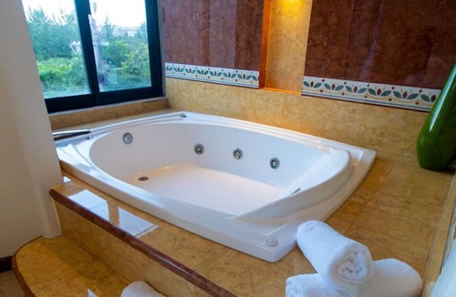 Luis Donaldo Colosio House | Beautiful 4-Floor House With Rooftop Sea View