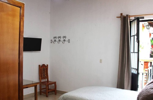 Taxco Apartment | Beautiful room TURQUEZA with balcony TAXCOMAGICO