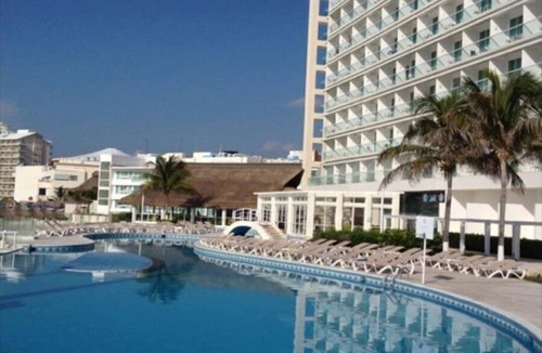 Punta Cancun Hotel | Beautiful room with sea view