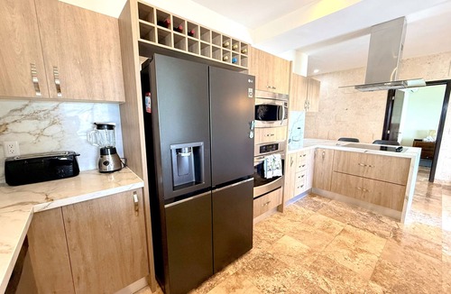 12th Street Apartment | Bright and spacious 3-bedroom PH with jacuzzi ocean front in Playa del Carmen