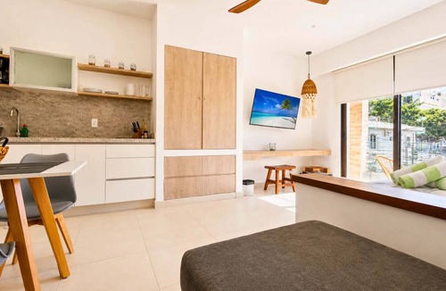 Luis Donaldo Colosio Apartment | Bright Balcony Studio Beach Vibe · Blanko Living