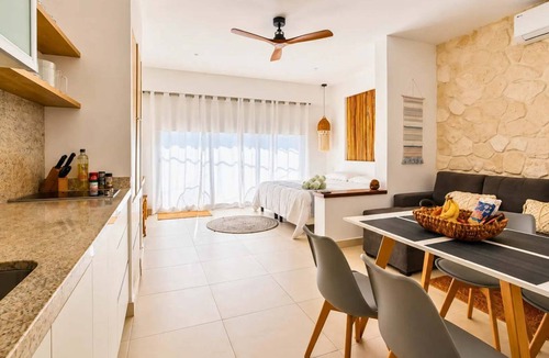 Luis Donaldo Colosio Apartment | Bright Balcony Studio Beach Vibe · Blanko Living
