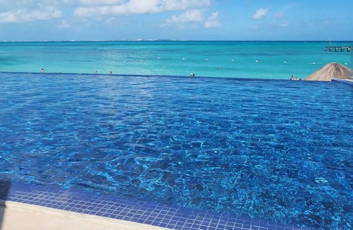Downtown Cancun Condo | Cancun Condo w Beach Access/Pool/Hot Tub