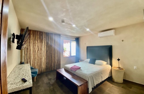 Downtown Cancun Hotel | Cancun hotel downtown, private bedrooms with private bathroom, shared pool