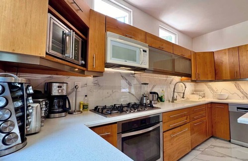 Downtown Cancun House | Cancun Villa: 6-BR, Pool & Jacuzzi High-Speed WiFi