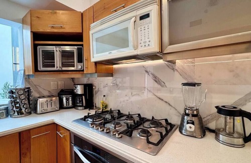 Downtown Cancun House | Cancun Villa: 6-BR, Pool & Jacuzzi High-Speed WiFi