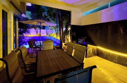 Downtown Cancun House | Cancun Villa: 6-BR, Pool & Jacuzzi High-Speed WiFi