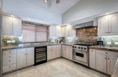 Palmilla House | Casa 4 C's is a spacious 3-bedroom private home featuring a pool, hot tub, ocean views, and a gourmet kitchen. Perfect for entertaining, it's just steps from beach access and offers the ideal setting for an unforgettable Cabo getaway.
