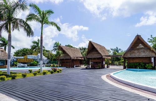 Puerto Morelos House | Casa Barbara is a peaceful setting, abundance of vegetation in the gated community of Aldea K'iin.