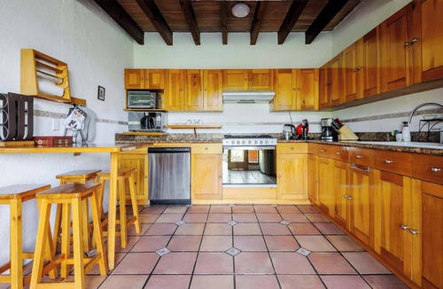 El Santuario House | Casa El Arco: Lakefront property in Valle de Bravo